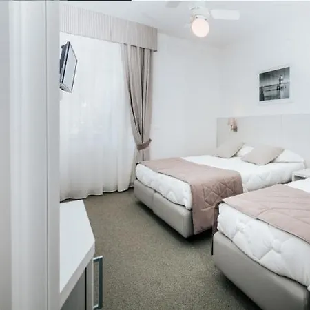 Luna Hotel 3*